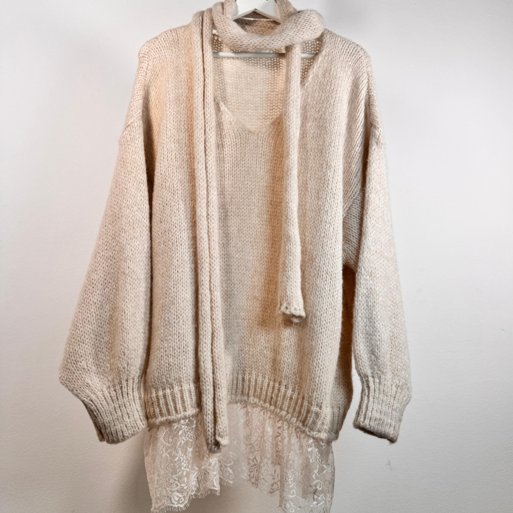 Maglione oversize con sciarpa e pizzo