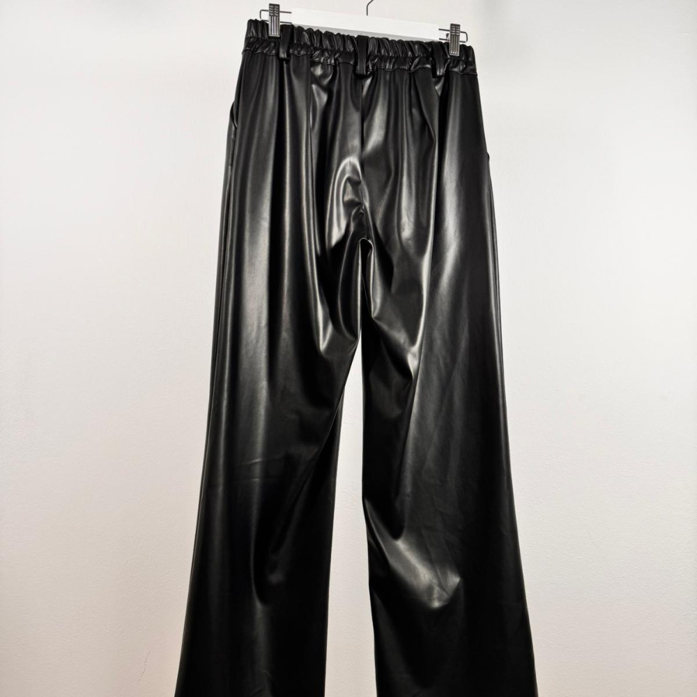 Pantalone in ecopelle a gamba dritta