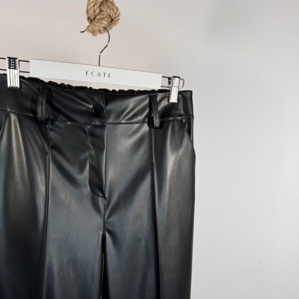 Pantalone in ecopelle a gamba dritta
